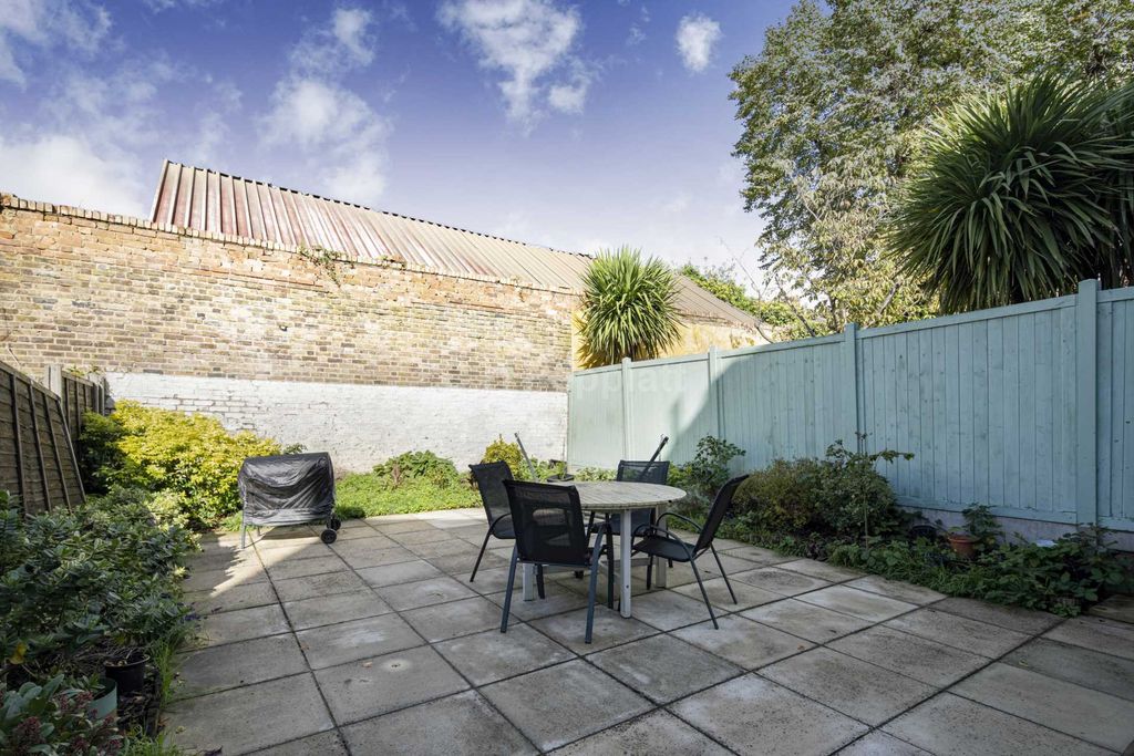 Property photo 2 of 11