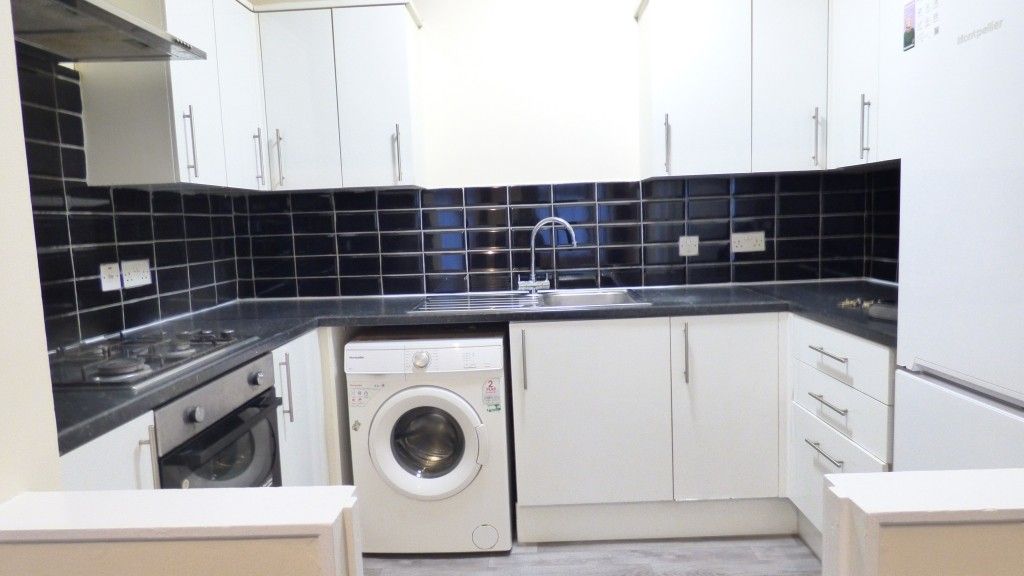 Property photo 2 of 6 Kitchen