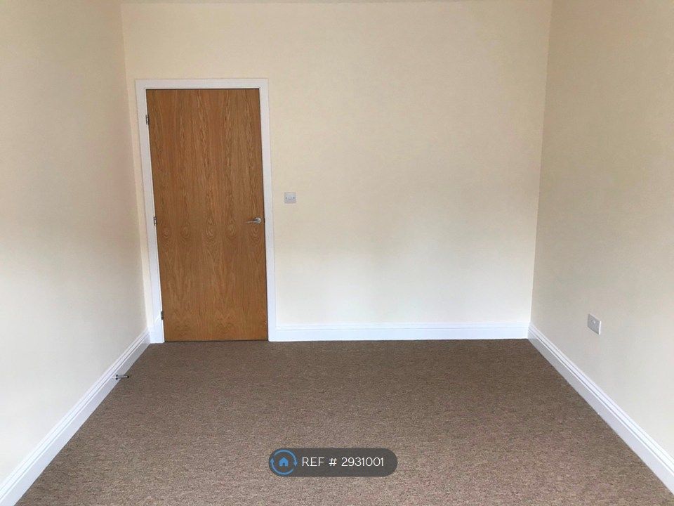 Property photo 3 of 8 Bedroom