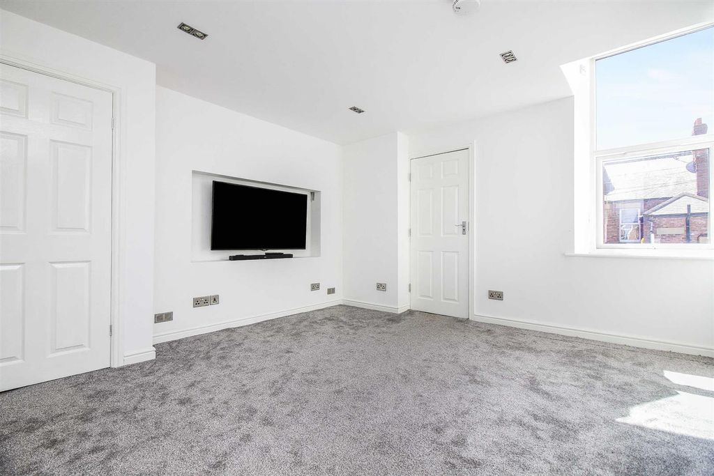 Property photo 3 of 8 3