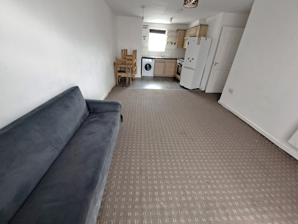 Property photo 3 of 7 Kitchen/ Open Plan