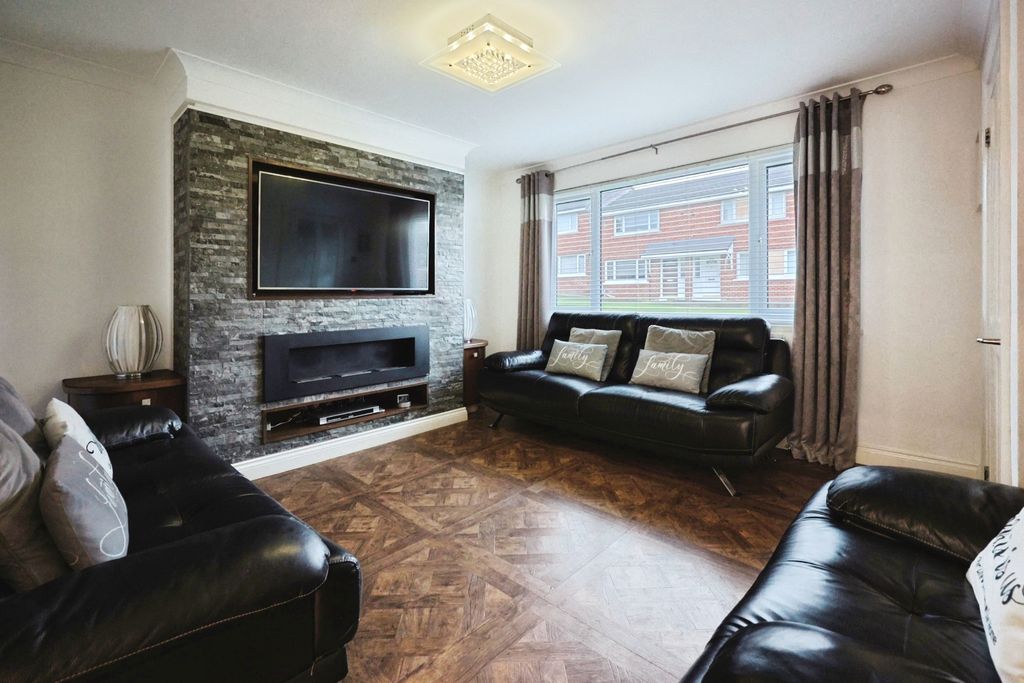 Property photo 3 of 12 Pbox-Img.Jpg