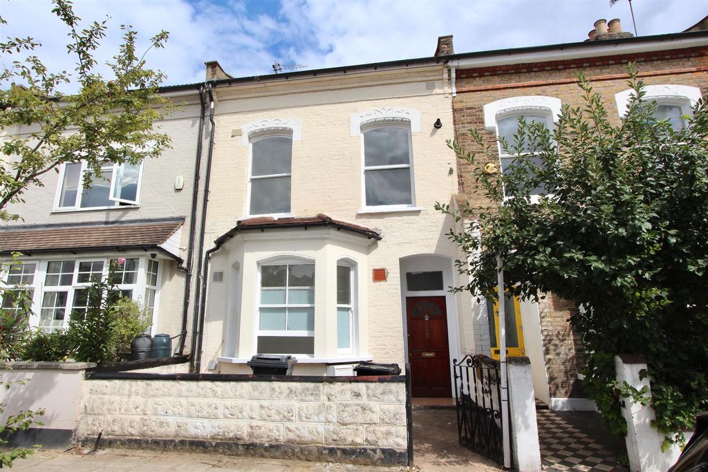 Property photo 1 of 10 Dynevor Road, N16