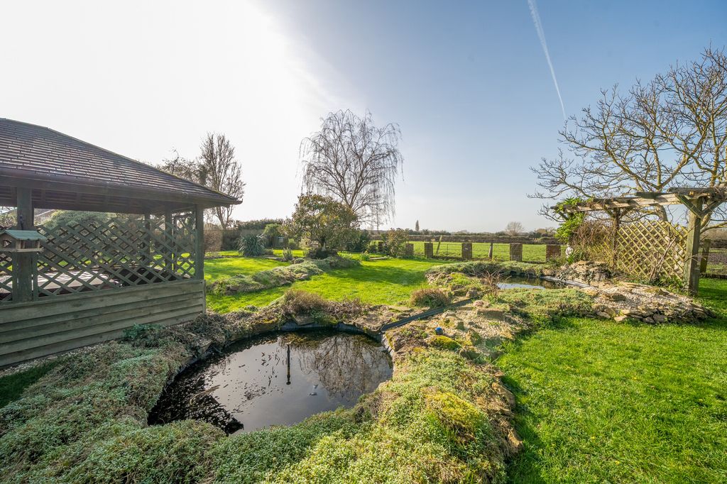 Property photo 2 of 23