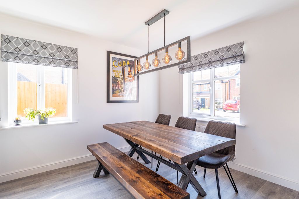 Property photo 3 of 15 Dining Area