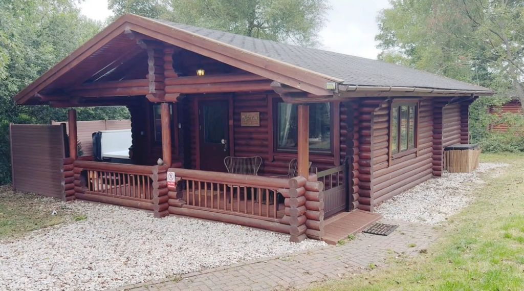 Property photo 1 of 7 Bespoke Log Cabin Retreat Exterior