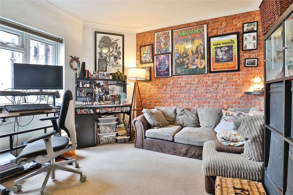 Property photo 2 of 18 Picture No. 10