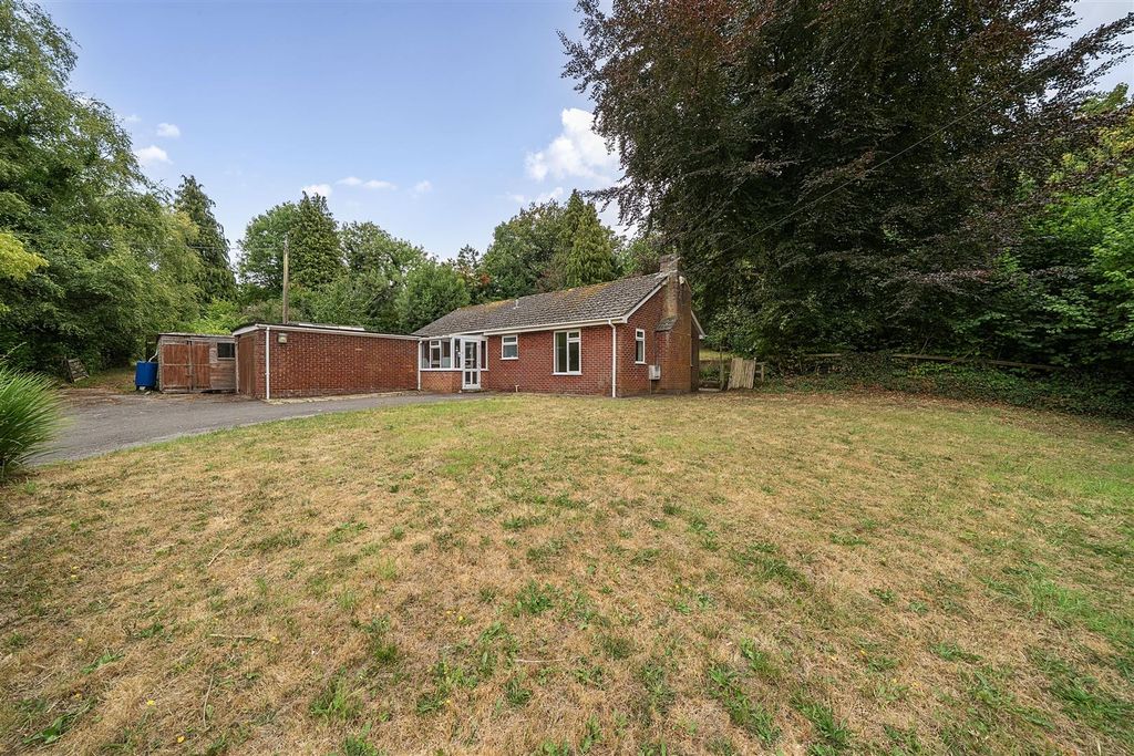 Property photo 1 of 20 Front Garden