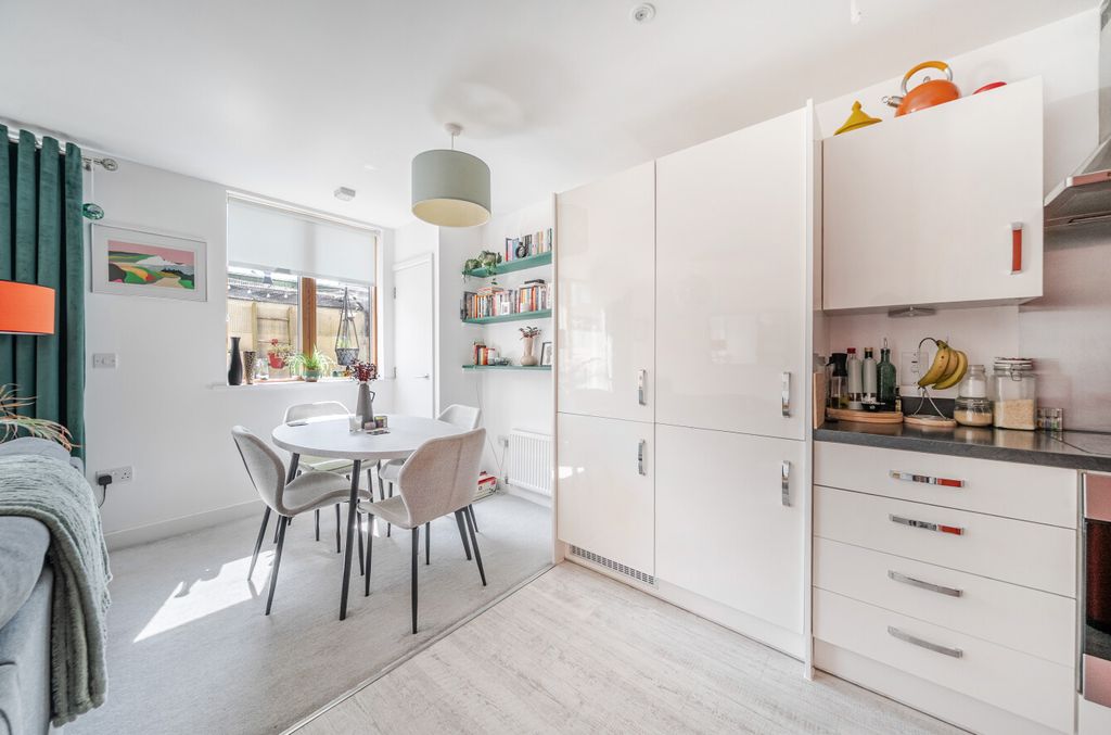 Property photo 2 of 12 1493429-16-6A58Ca...