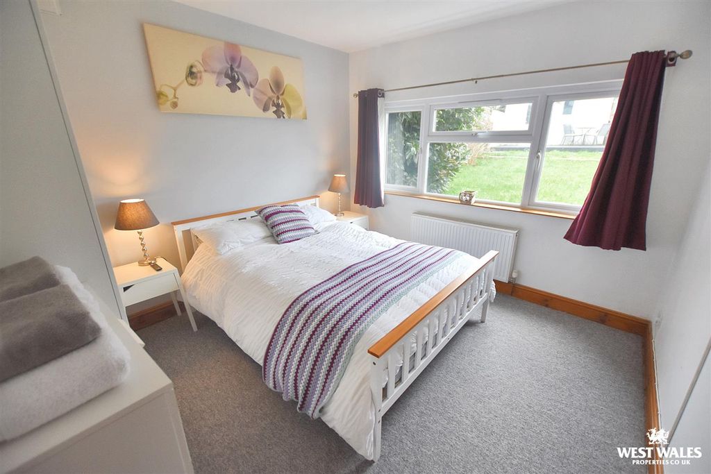 Property photo 3 of 15 4 (1).Jpg