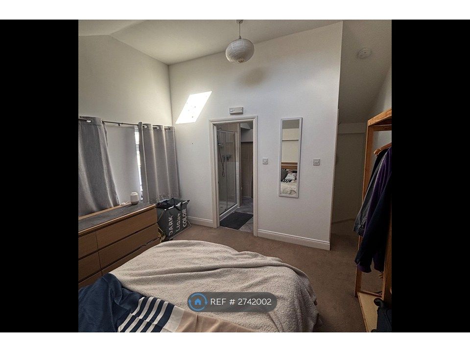 Property photo 3 of 9 Bedroom (3/3)