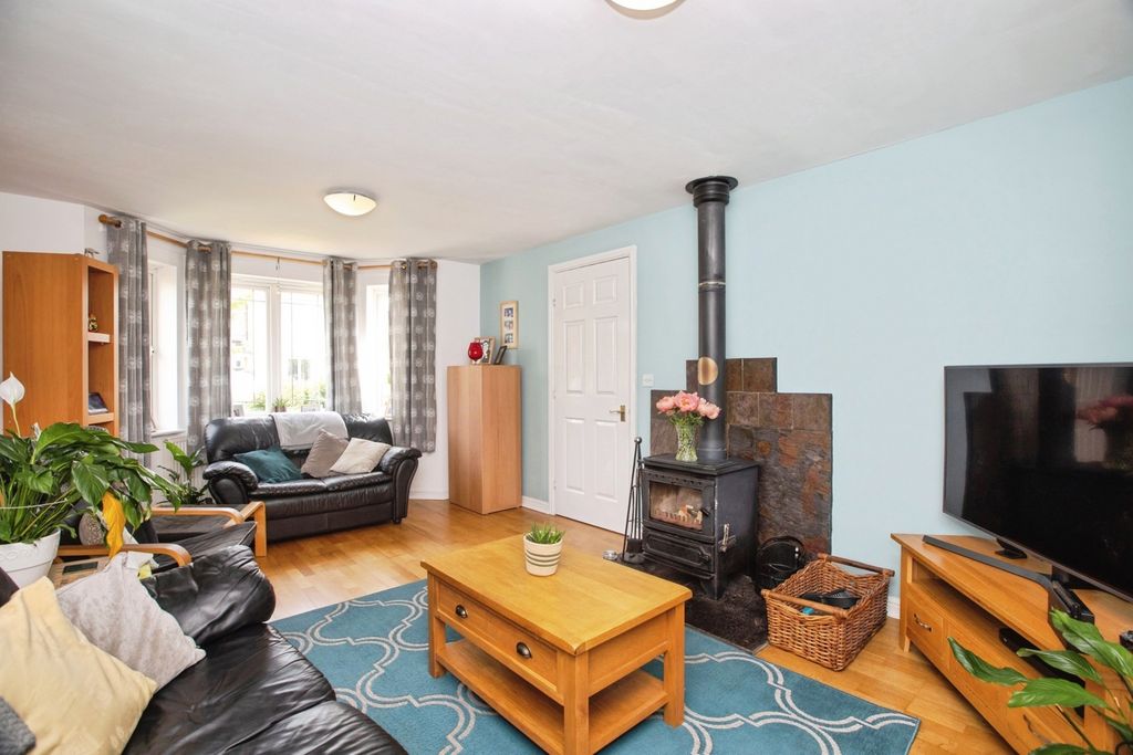 Property photo 2 of 17 Photo