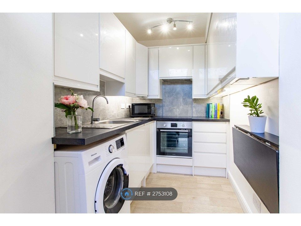 Property photo 3 of 12 Kitchen 1