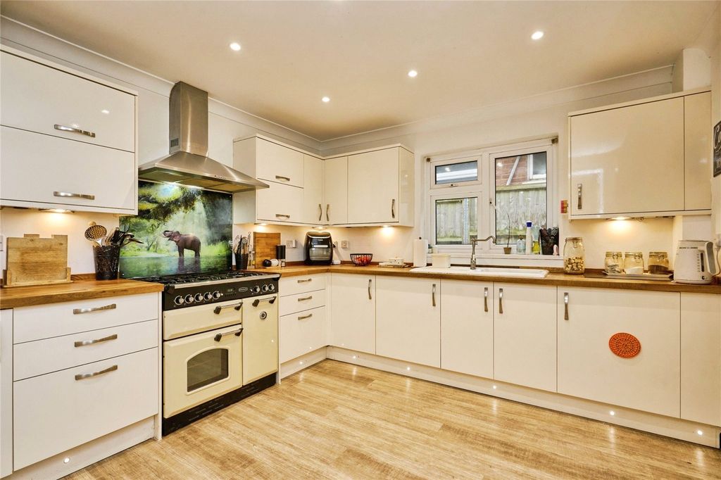 Property photo 3 of 26 Kitchen/Diner