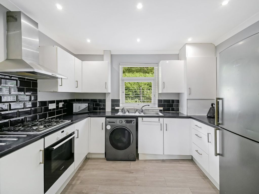 Property photo 3 of 13 Kitchen