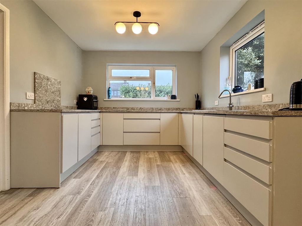 Property photo 2 of 25 Tempimagesubq8D.Jpg