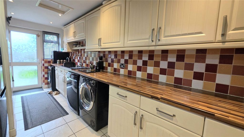 Property photo 3 of 18 Picture No. 11