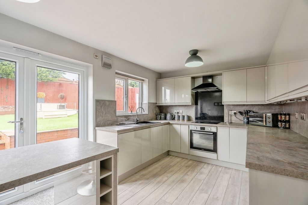 Property photo 3 of 17 Photo