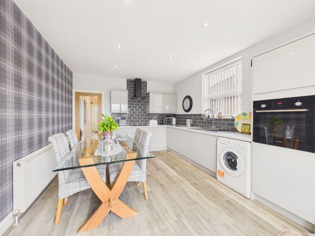 Property photo 2 of 12 Dining Kitchen