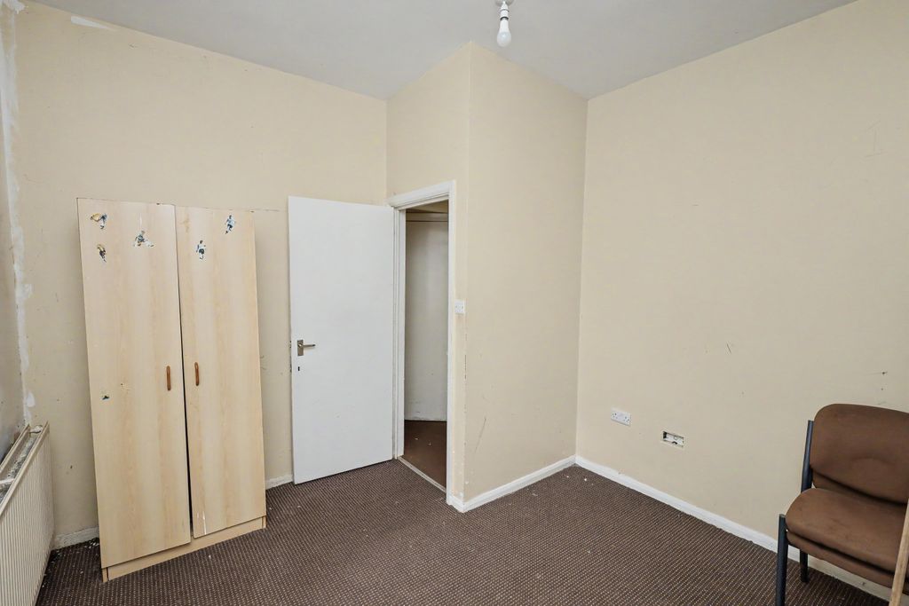 Property photo 3 of 10 Ground Floor Flat, 28 Bignold Road, London, E7 0Ex