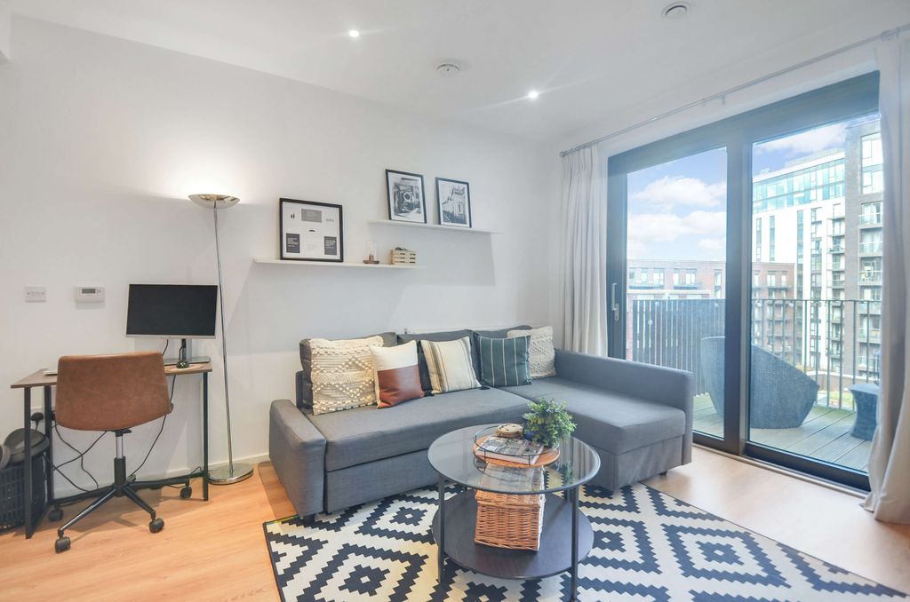 Property photo 3 of 22 Lounge (3).Jpg