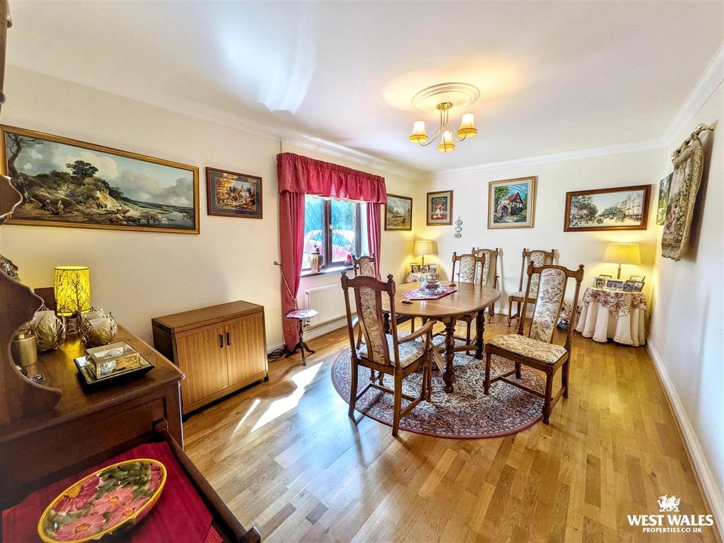 Property photo 3 of 26 8228.Jpg