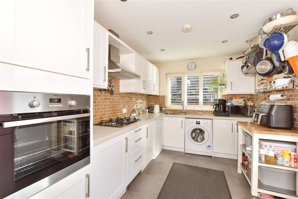 Property photo 3 of 16 Kitchen