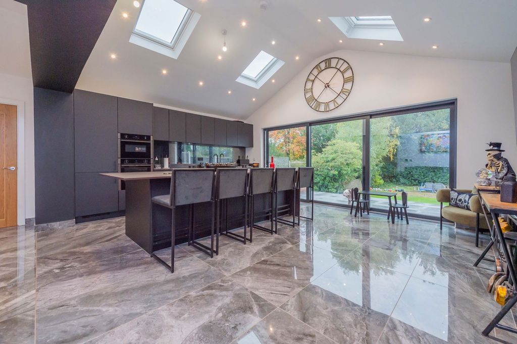 Property photo 3 of 46