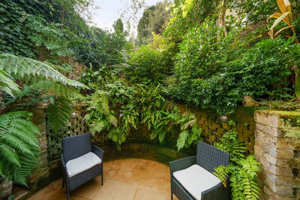Property photo 3 of 20 Garden