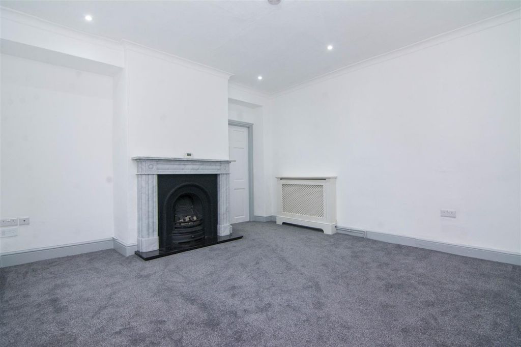 Property photo 2 of 16 Picture No. 15