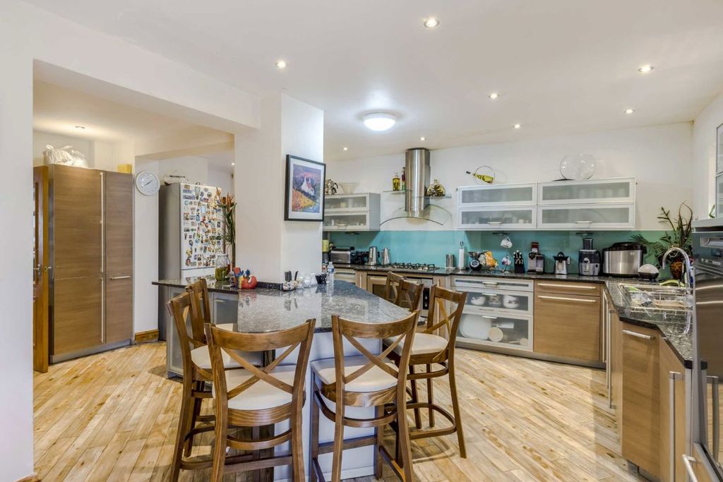 Property photo 3 of 7