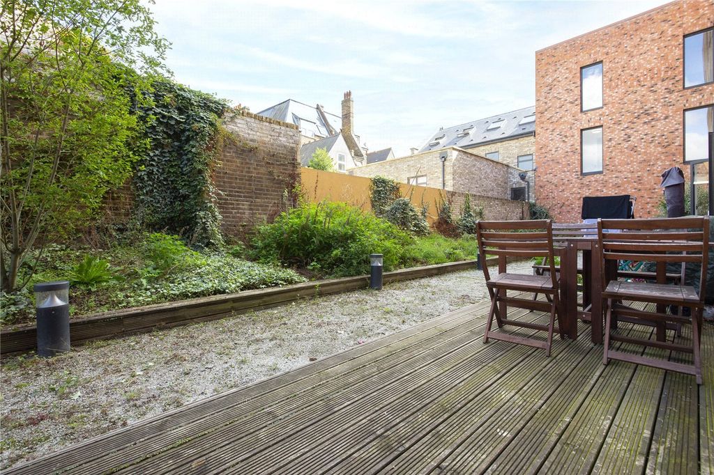 Property photo 2 of 11 Picture No. 24