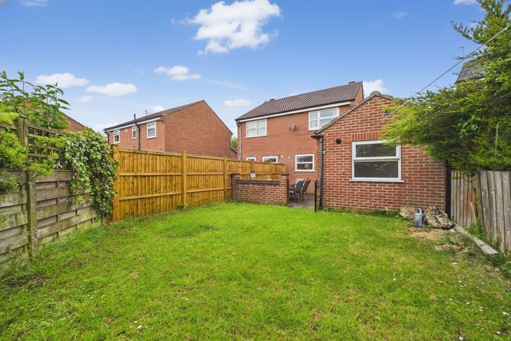 Property photo 2 of 16 Cam02279G0-Pr0100-Still029-001