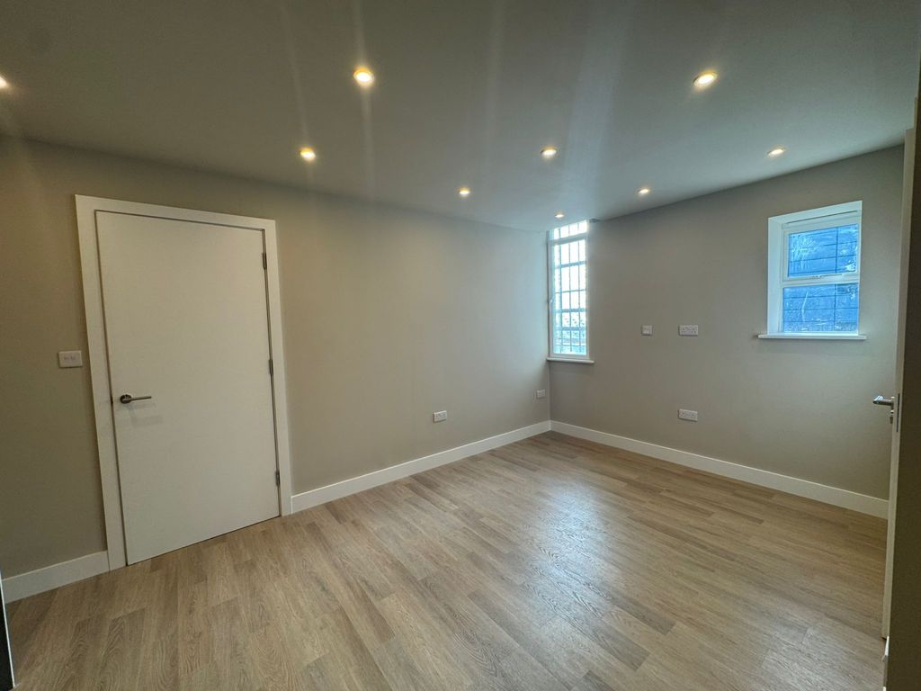 Property photo 3 of 5 3