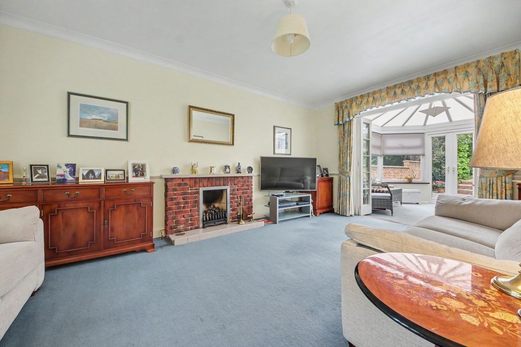 Property photo 2 of 19