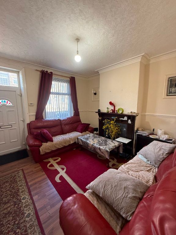 Property photo 3 of 11 Living Room