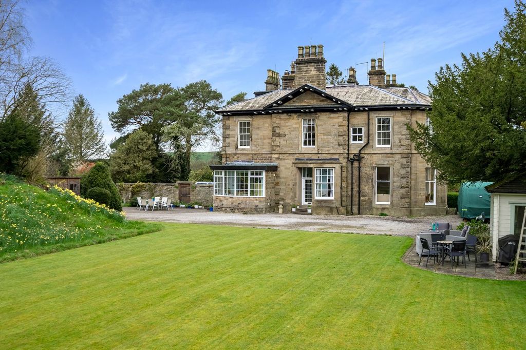 Property photo 2 of 69