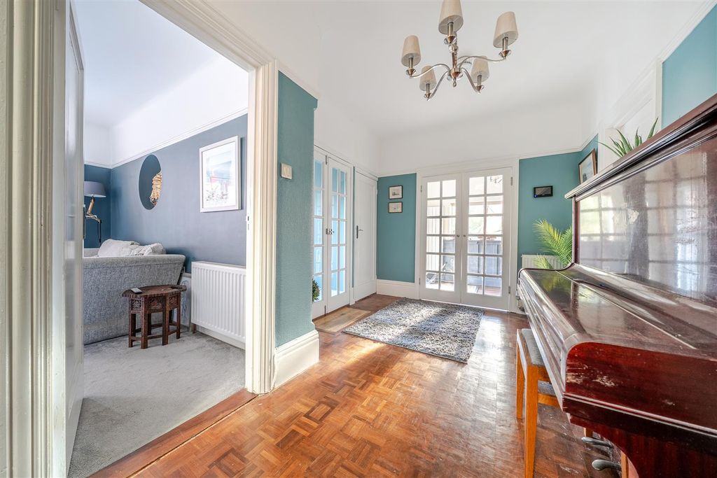 Property photo 3 of 24 Entrance Hall