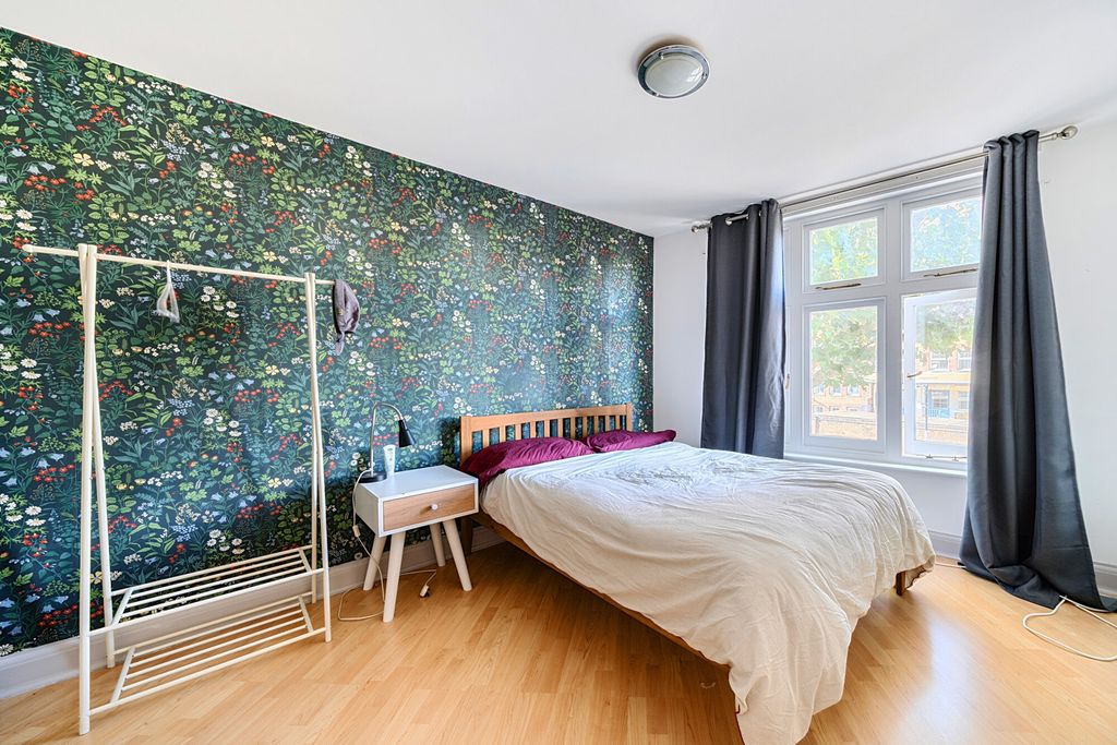 Property photo 1 of 19 Bedroom