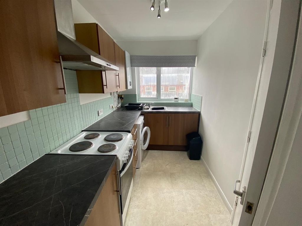 Property photo 2 of 11 Kitchen