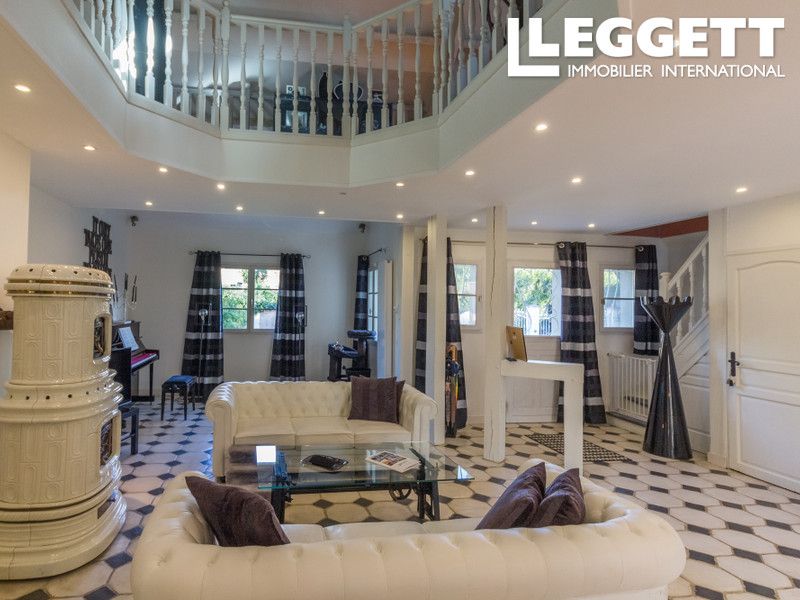 Property photo 2 of 10