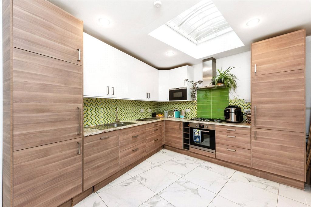 Property photo 2 of 12 Picture No. 20