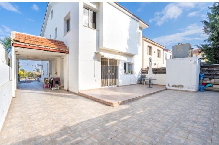 Property photo 2 of 22