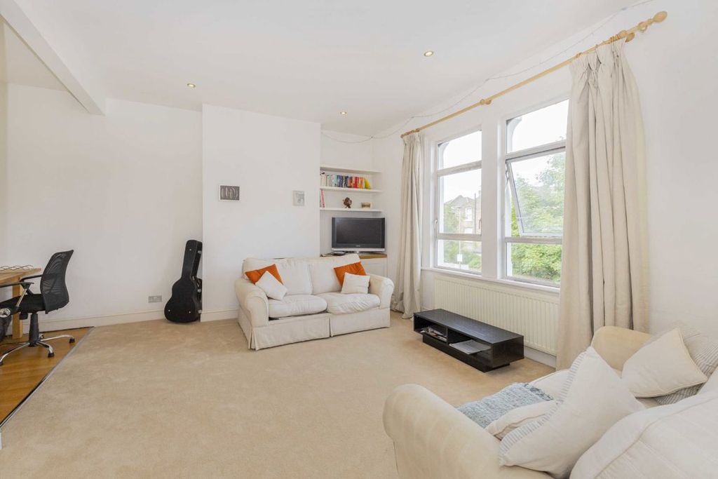 Property photo 2 of 6