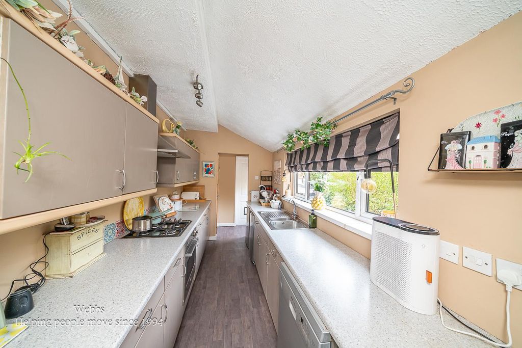 Property photo 3 of 23 Kitchen