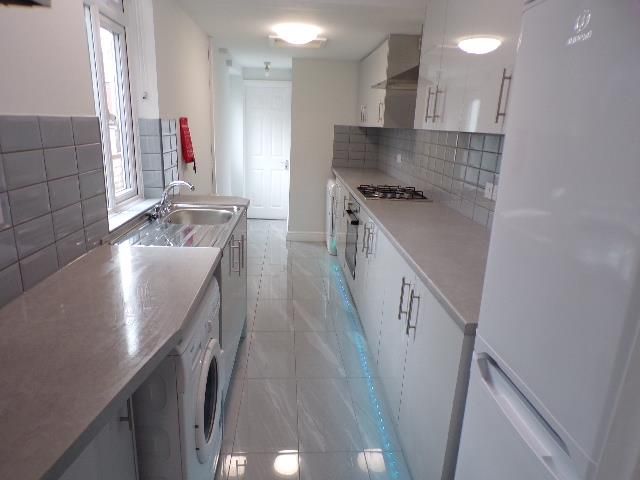 Property photo 2 of 14 Modern Fitted Kitchen