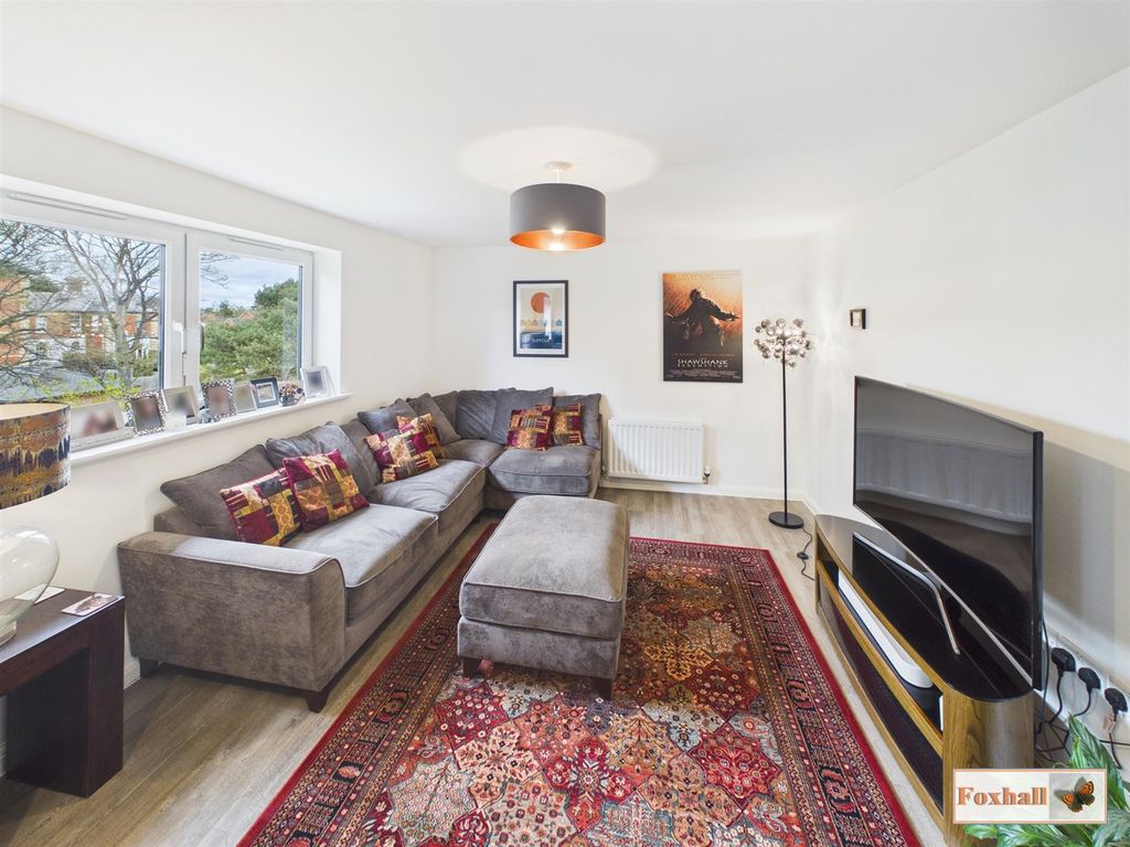 Property photo 3 of 18 Kitchen / Breakfast / Lounge