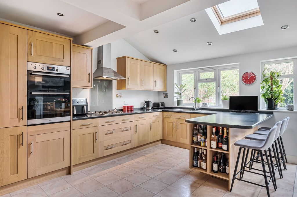 Property photo 2 of 26