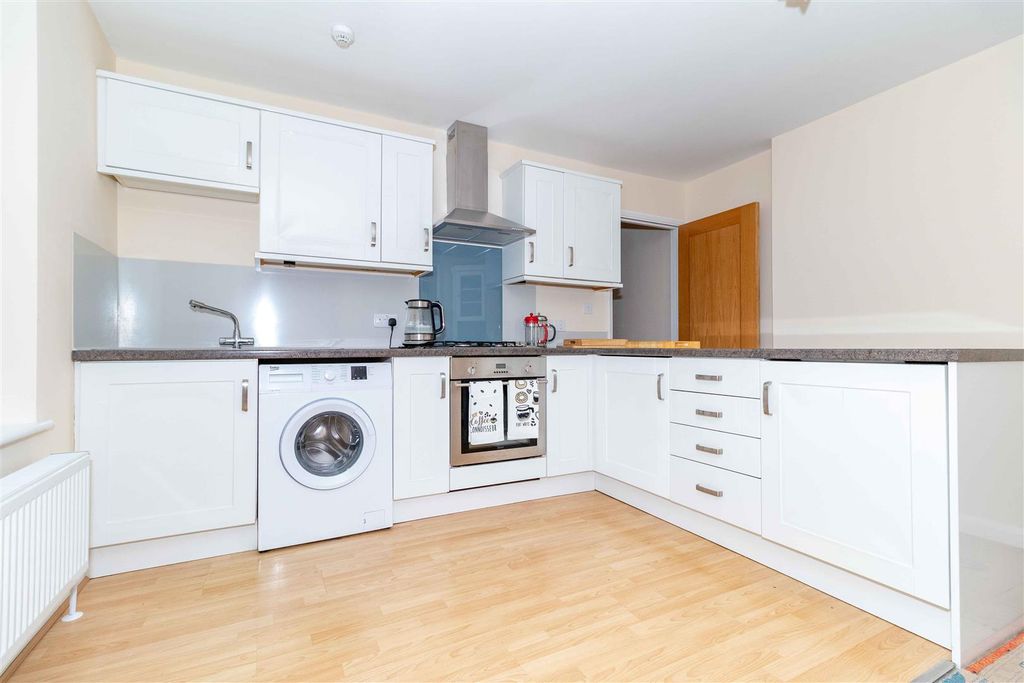 Property photo 2 of 11 Newparade-11.Jpg