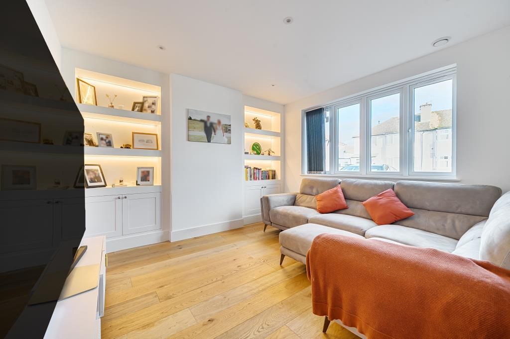 Property photo 3 of 25 Reception